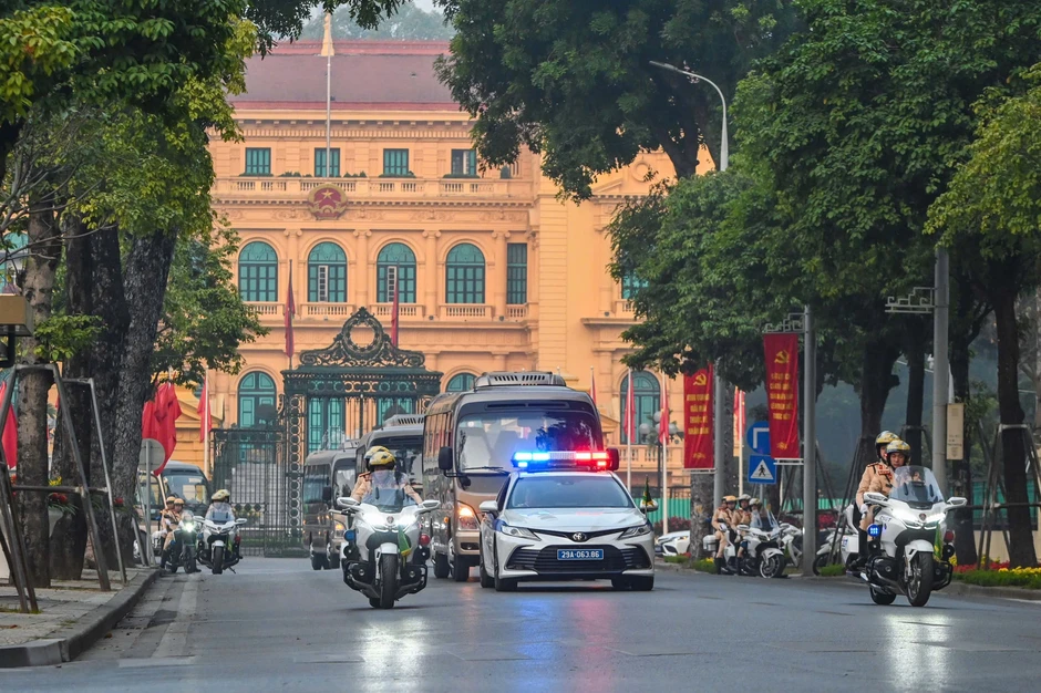 Gặp xe ưu tiên đang làm nhiệm vụ, người tham gia giao thông cần làm gì? Gặp xe ưu tiên đang làm nhiệm vụ, người tham gia giao thông cần làm gì?