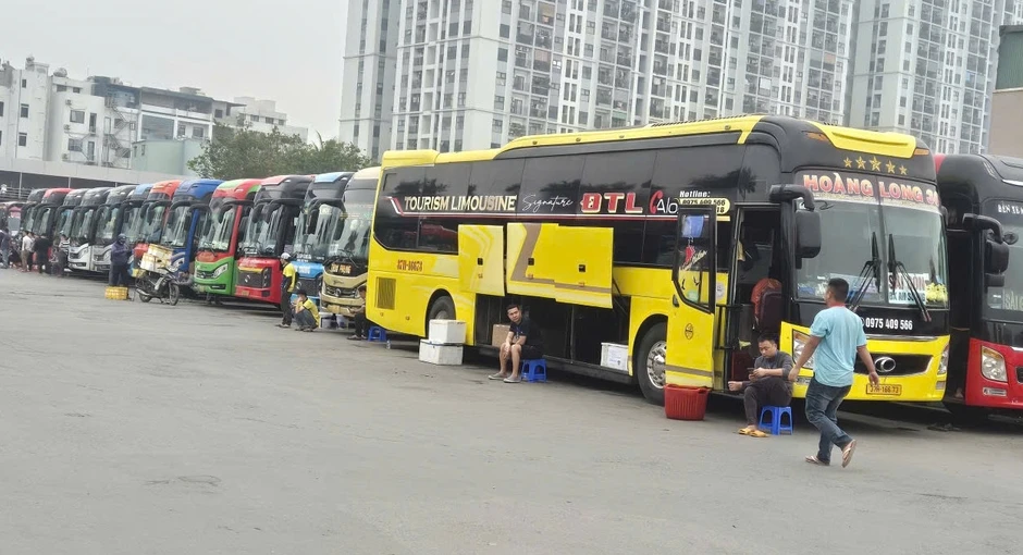 Giá xăng dầu tăng vọt, các nhà xe rục rịch cắt dịch vụ, tăng cước phí Giá xăng dầu tăng vọt, các nhà xe rục rịch cắt dịch vụ, tăng cước phí