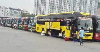 Giá xăng dầu tăng vọt, các nhà xe rục rịch cắt dịch vụ, tăng cước phí