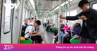 Giá xăng tăng, người dân vẫn 'bình thản' nhờ phương tiện công cộng