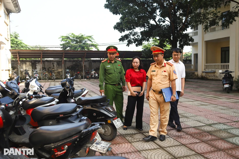 Giao xe máy cho con chưa đủ tuổi, nhiều phụ huynh bị CSGT xử phạt Giao xe máy cho con chưa đủ tuổi, nhiều phụ huynh bị CSGT xử phạt
