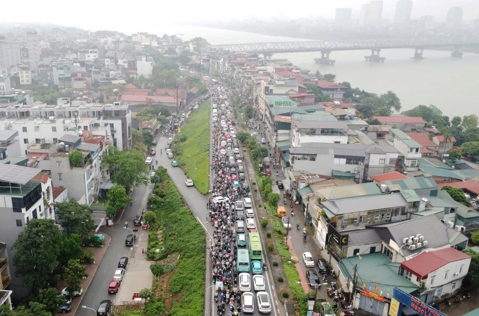 Hà Nội: Cầu Chương Dương 'kẹt cứng' sau khi cấm xe qua cầu Long Biên