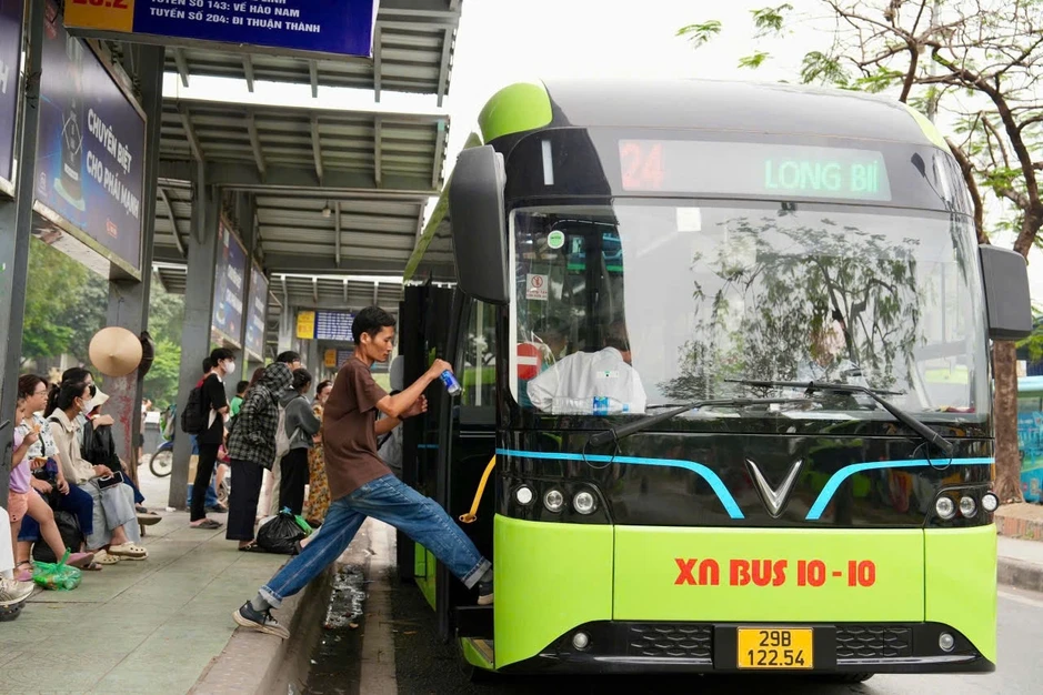 Hà Nội chính thức dùng vé điện tử liên thông cho giao thông công cộng từ 25/6 Hà Nội chính thức dùng vé điện tử liên thông cho giao thông công cộng từ 25/6