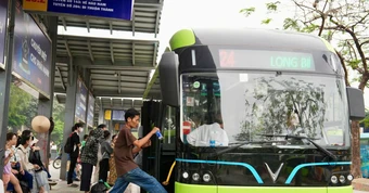 Hà Nội “lột xác” xe buýt: Hành khách thích thú vì không còn mùi khói