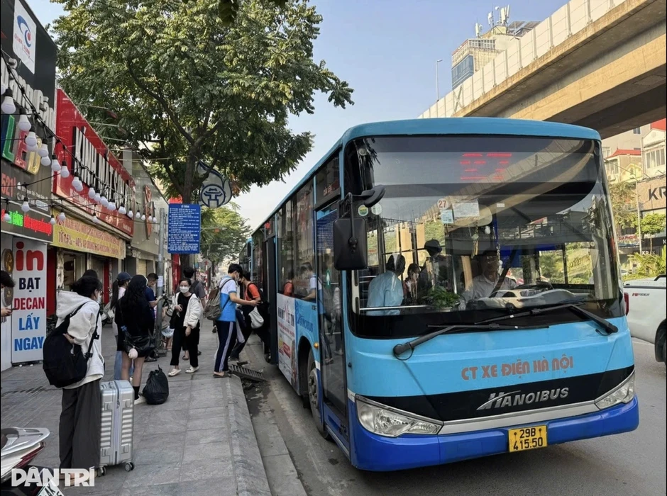 Hà Nội miễn phí vé xe buýt một năm cho người dân đi từ Vành đai 1 Hà Nội miễn phí vé xe buýt một năm cho người dân đi từ Vành đai 1