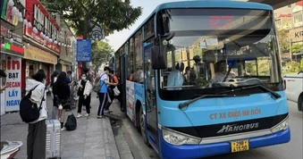Hà Nội miễn phí vé xe buýt một năm cho người dân đi từ Vành đai 1