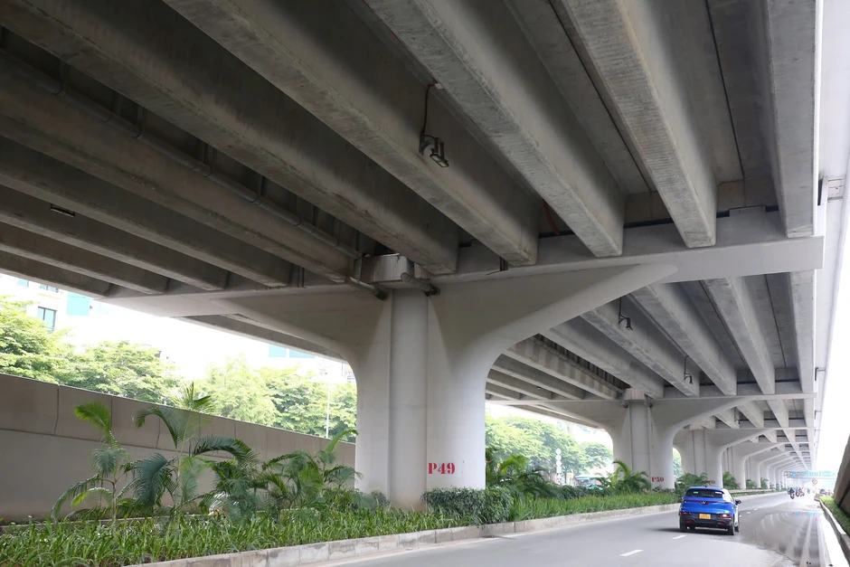 Hà Nội: Một số gối cầu Vành đai 3 trên cao bị xô lệch, biến dạng Hà Nội: Một số gối cầu Vành đai 3 trên cao bị xô lệch, biến dạng