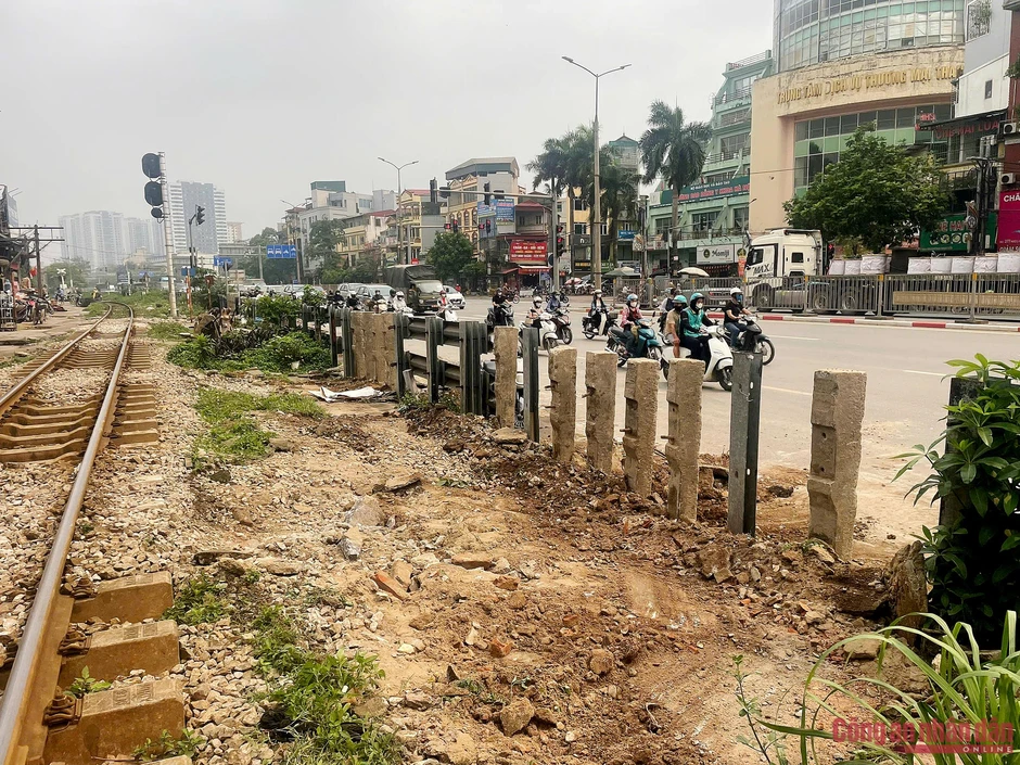 Hà Nội quyết tâm xóa bỏ lối đi tự mở qua đường sắt, bảo đảm ATGT Hà Nội quyết tâm xóa bỏ lối đi tự mở qua đường sắt, bảo đảm ATGT