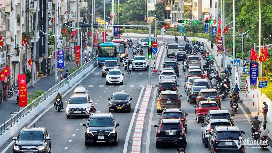 Hà Nội rào chắn đường Âu Cơ – Nghi Tàm để thi công cầu Tứ Liên Hà Nội rào chắn đường Âu Cơ – Nghi Tàm để thi công cầu Tứ Liên