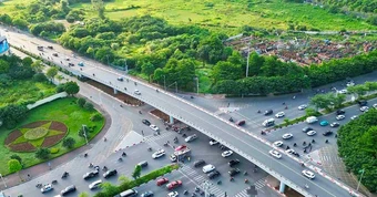 Hà Nội rào chắn nút giao Cổ Linh - Đàm Quang Trung để thi công hầm chui