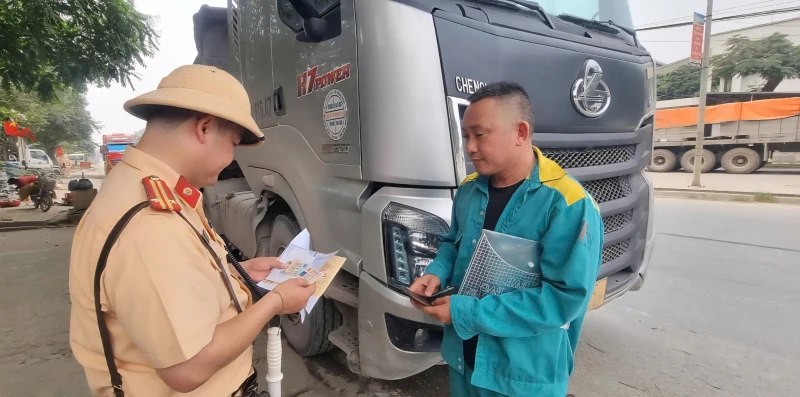 Hà Nội: Siết chặt quản lý xe có trọng tải lớn Hà Nội: Siết chặt quản lý xe có trọng tải lớn