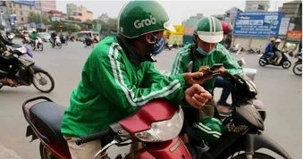 Hà Nội tính siết khu vực hoạt động của xe ôm và shipper chạy xăng