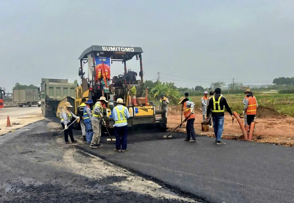 Hà Nội: Xem xét điều chỉnh chi phí xây dựng theo biến động giá xăng dầu Hà Nội: Xem xét điều chỉnh chi phí xây dựng theo biến động giá xăng dầu