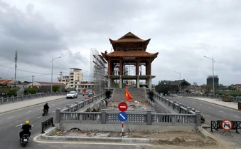 Hai cầu có lầu vọng cảnh ở Ninh Bình