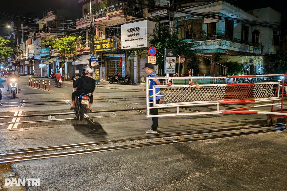 Hai nữ nhân viên đường sắt bị hành hung vì ngăn người vượt barie Hai nữ nhân viên đường sắt bị hành hung vì ngăn người vượt barie
