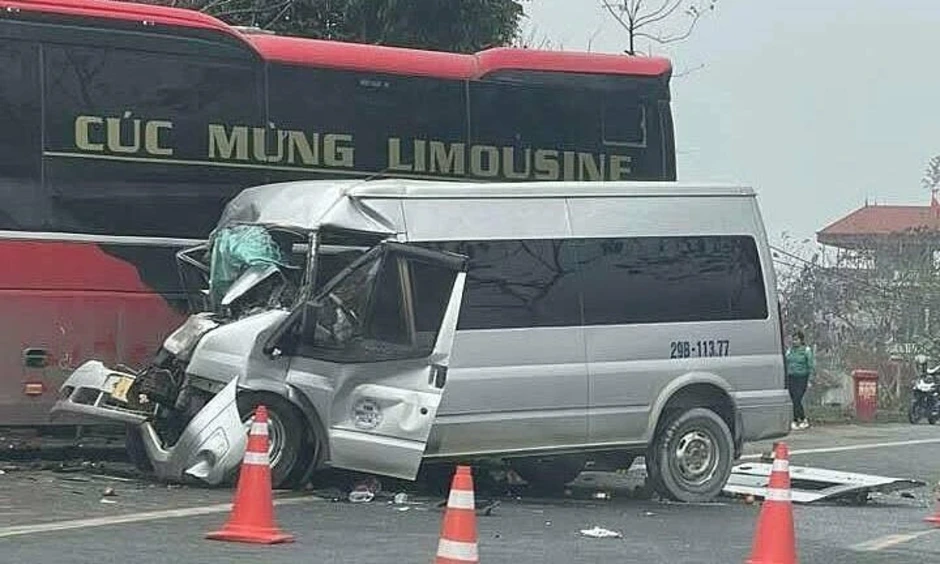 Hai xe khách đấu đầu khiến 1 người tử vong, 5 người bị thương