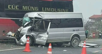 Hai xe khách đấu đầu khiến 1 người tử vong, 5 người bị thương