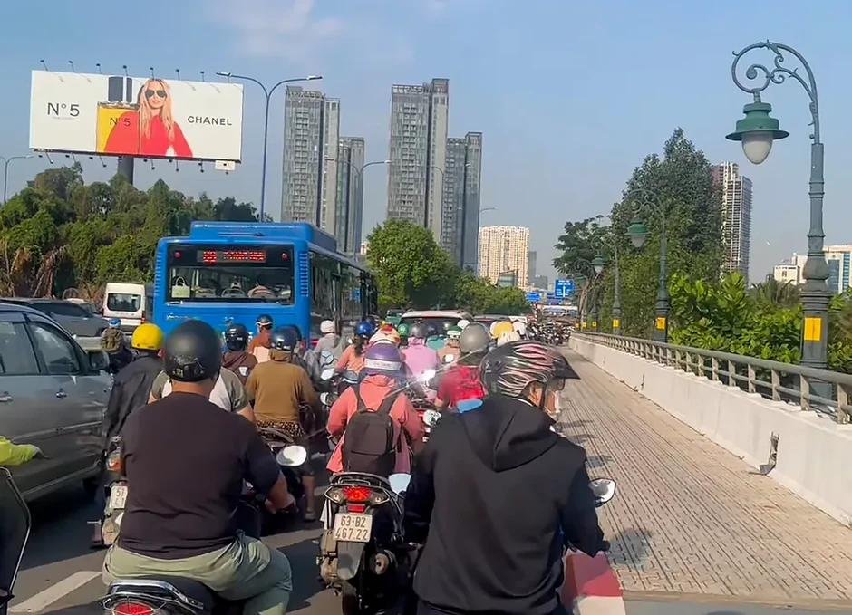 Hạn chế một số tuyến đường khu vực Thủ Thiêm, người dân lưu ý lộ trình thay thế Hạn chế một số tuyến đường khu vực Thủ Thiêm, người dân lưu ý lộ trình thay thế