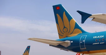 Hàng không đủ liệu bay dịp 30/4, vé máy bay chưa thể tăng trần
