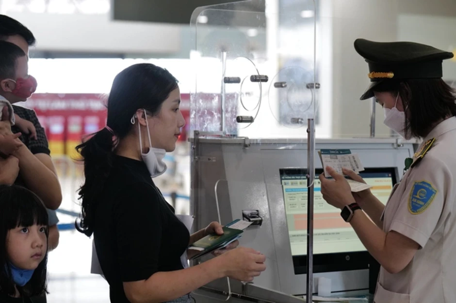 Hành khách được hoàn tiền vé nếu chuyến bay chậm 4 giờ Hành khách được hoàn tiền vé nếu chuyến bay chậm 4 giờ