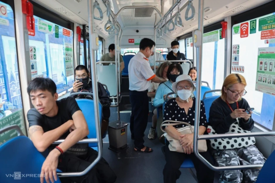 'Hệ thống xe buýt TP HCM quá mỏng, mới đáp ứng nhu cầu tối thiểu' 'Hệ thống xe buýt TP HCM quá mỏng, mới đáp ứng nhu cầu tối thiểu'