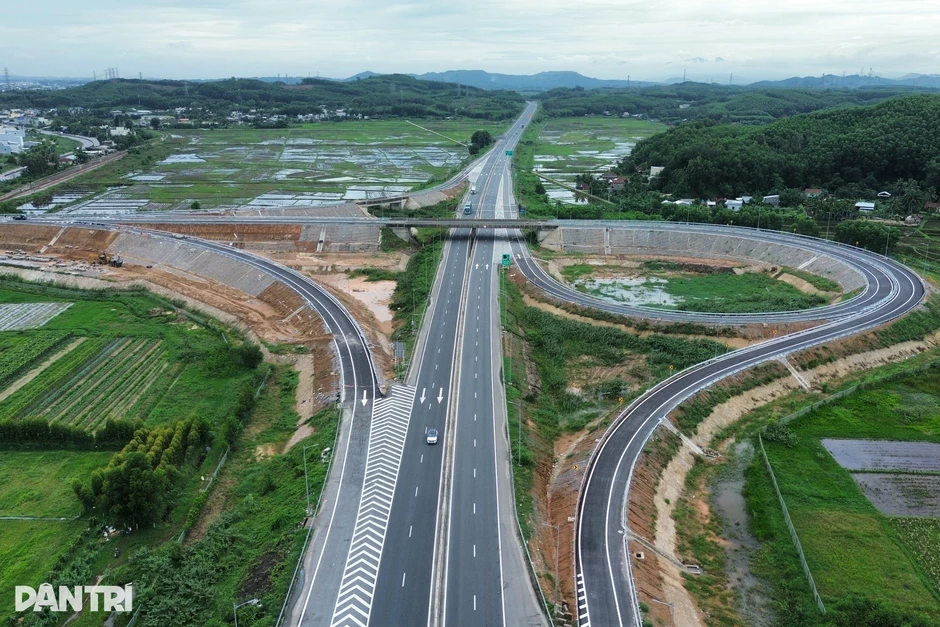 Hoàn thiện nút giao dở dang suốt 8 năm trên cao tốc Đà Nẵng - Quảng Ngãi Hoàn thiện nút giao dở dang suốt 8 năm trên cao tốc Đà Nẵng - Quảng Ngãi