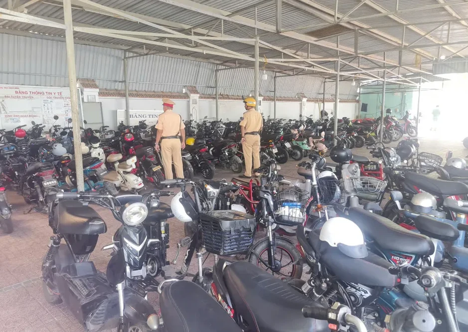 Học sinh đi xe đạp điện “độ”, tiềm ẩn nguy cơ mất an toàn giao thông Học sinh đi xe đạp điện “độ”, tiềm ẩn nguy cơ mất an toàn giao thông