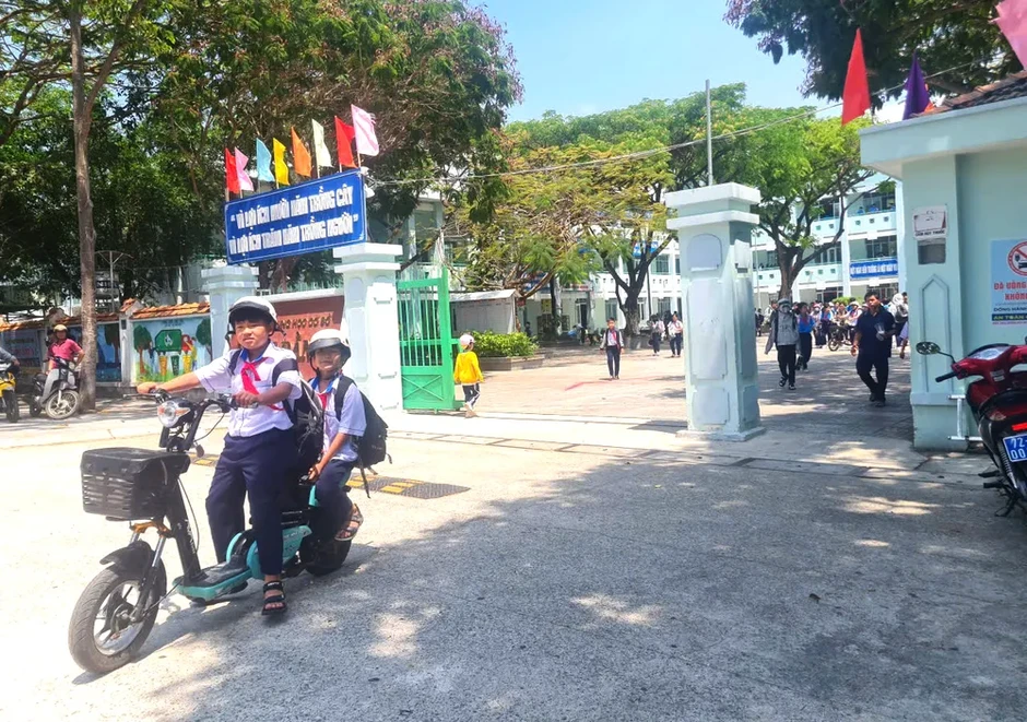 Học sinh đi xe đạp điện “độ”, tiềm ẩn nguy cơ mất an toàn giao thông Học sinh đi xe đạp điện “độ”, tiềm ẩn nguy cơ mất an toàn giao thông