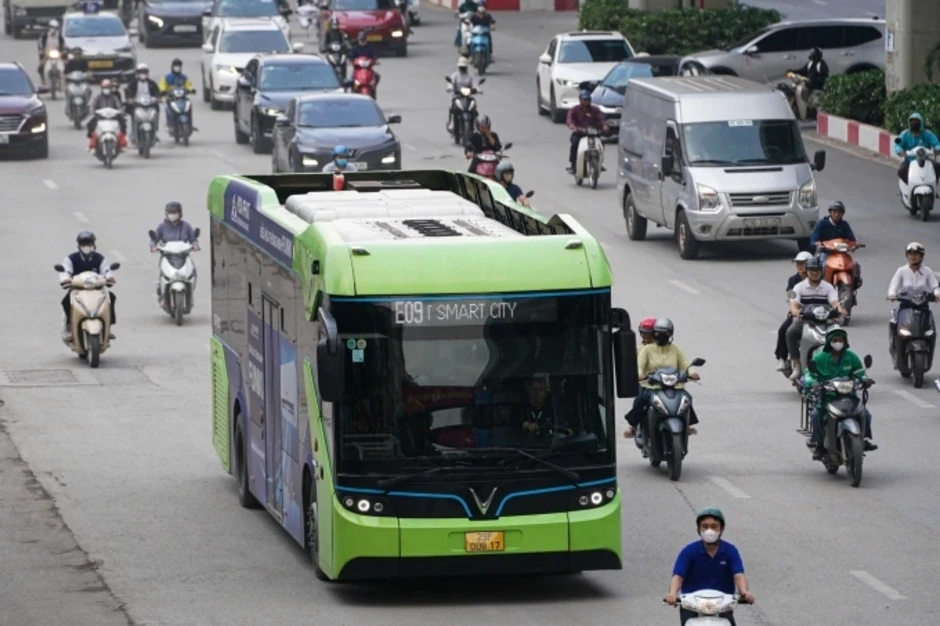 Hơn 40% xe buýt Hà Nội đã chuyển sang năng lượng xanh Hơn 40% xe buýt Hà Nội đã chuyển sang năng lượng xanh