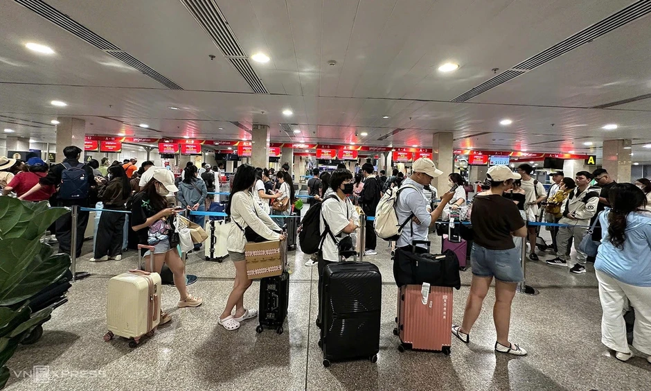 Hơn hai giờ Tân Sơn Nhất ứng phó loạt UAV xâm nhập, uy hiếp máy bay