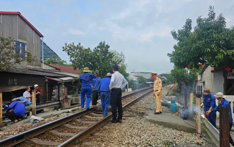 Huế quyết tâm đóng đường ngang tự mở trên tuyến đường sắt Bắc – Nam ngang qua Huế quyết tâm đóng đường ngang tự mở trên tuyến đường sắt Bắc – Nam ngang qua