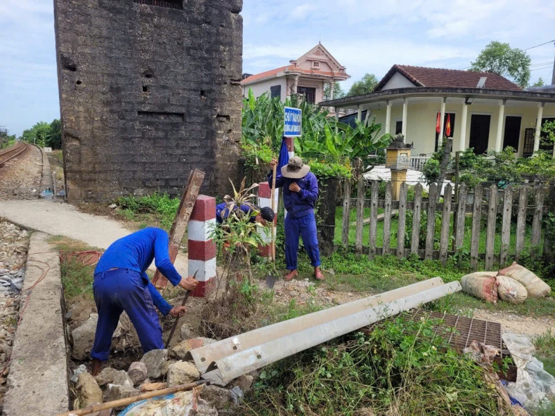 Huế quyết tâm đóng đường ngang tự mở trên tuyến đường sắt Bắc – Nam ngang qua Huế quyết tâm đóng đường ngang tự mở trên tuyến đường sắt Bắc – Nam ngang qua