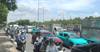 Kẹt xe nghiêm trọng tại nút giao An Phú