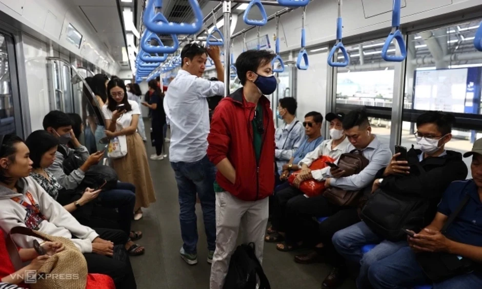 Khách đi tàu điện Bến Thành - Suối Tiên tăng đột biến Khách đi tàu điện Bến Thành - Suối Tiên tăng đột biến