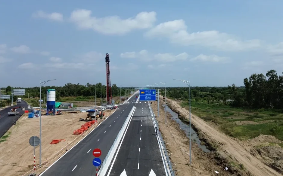 Kiến nghị tạm dừng khai thác đường cao tốc Hậu Giang – Cà Mau Kiến nghị tạm dừng khai thác đường cao tốc Hậu Giang – Cà Mau