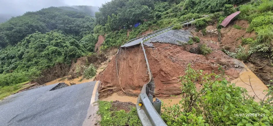 Lai Châu: Sạt lở, đứt đường do mưa lớn Lai Châu: Sạt lở, đứt đường do mưa lớn