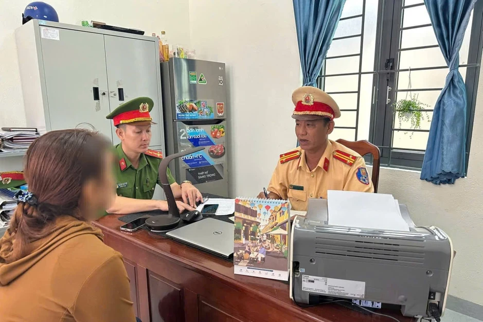 Lái ô tô đi ngược chiều, người phụ nữ đối diện mức phạt 18-20 triệu đồng