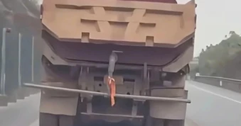 Lái xe tải bị gọi là "chim mồi" trên cao tốc bị phạt 23 triệu đồng
