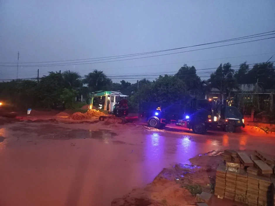 Lâm Đồng: Lũ cát đỏ tràn đường nối Mũi Né với Quốc lộ 1 Lâm Đồng: Lũ cát đỏ tràn đường nối Mũi Né với Quốc lộ 1