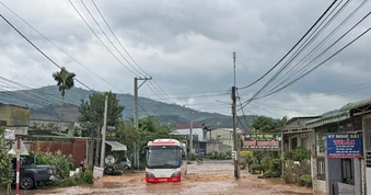 Lâm Đồng: Quốc lộ 55 thành “sông” sau mưa lớn