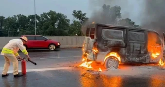 Liên tiếp cháy ô tô trên cao tốc, Cục CSGT đưa ra khuyến cáo