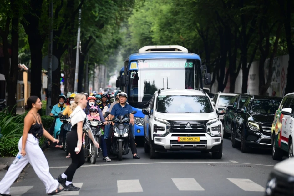 Loạt chính sách khiến giao thông Việt Nam lột xác năm 2025, có hành vi hầu hết tài xế từng phạm Loạt chính sách khiến giao thông Việt Nam lột xác năm 2025, có hành vi hầu hết tài xế từng phạm