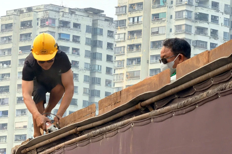 Loạt xe tải công trình vi phạm ở Hà Nội bị cắt bỏ thành thùng cơi nới Loạt xe tải công trình vi phạm ở Hà Nội bị cắt bỏ thành thùng cơi nới