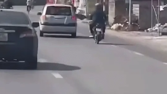 Mâu thuẫn với mẹ khi đang lái xe, tài xế mất tập trung rồi gây tai nạn