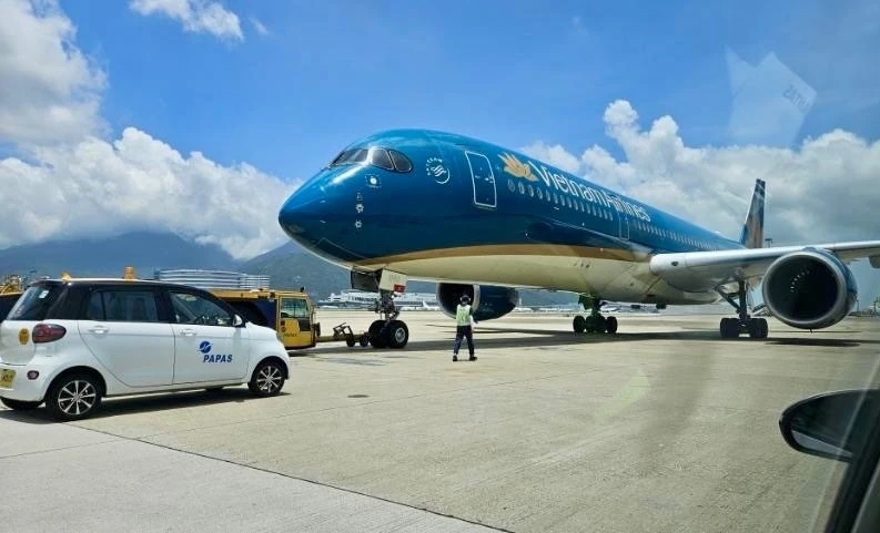 Máy bay Vietnam Airlines hạ cánh khẩn cấp xuống Hong Kong để cấp cứu khách Máy bay Vietnam Airlines hạ cánh khẩn cấp xuống Hong Kong để cấp cứu khách