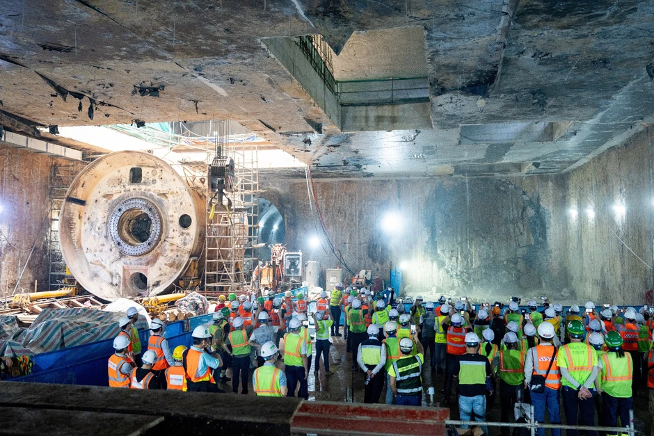 Máy đào hầm 'Táo bạo' về đích, nối thông toàn tuyến ngầm metro Nhổn - Ga Hà Nội Máy đào hầm 'Táo bạo' về đích, nối thông toàn tuyến ngầm metro Nhổn - Ga Hà Nội