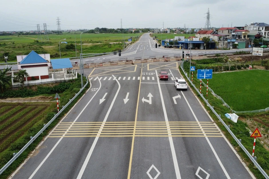 Mở rào thông xe toàn tuyến đường 560 tỷ đồng bị "đứt đoạn" ở Ninh Bình Mở rào thông xe toàn tuyến đường 560 tỷ đồng bị "đứt đoạn" ở Ninh Bình