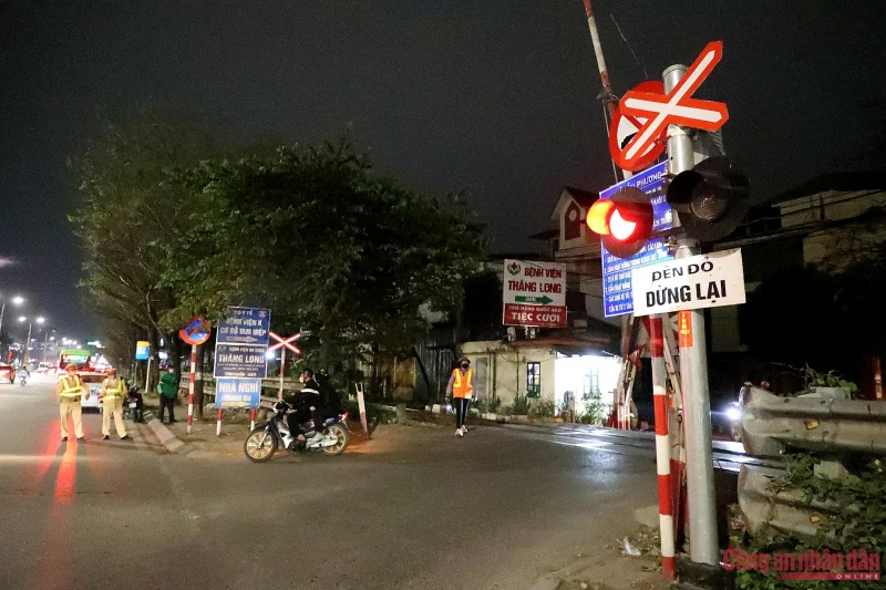 Một phút vội vàng băng qua đường sắt có thể nhận lại hậu quả nặng nề Một phút vội vàng băng qua đường sắt có thể nhận lại hậu quả nặng nề