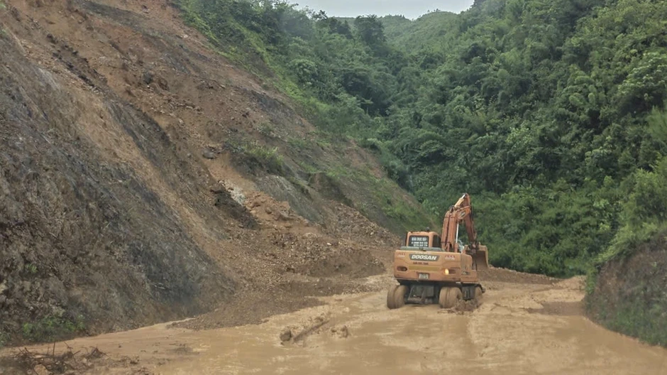 Mưa lớn gây sạt lở hàng loạt tuyến đường qua Lai Châu, Lào Cai