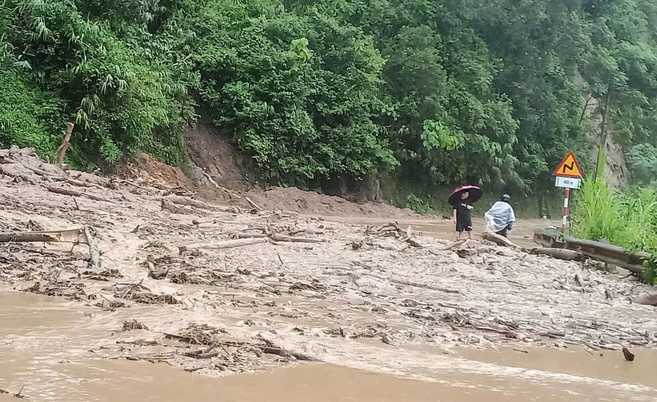Mưa lớn gây sạt lở hàng loạt tuyến đường qua Lai Châu, Lào Cai